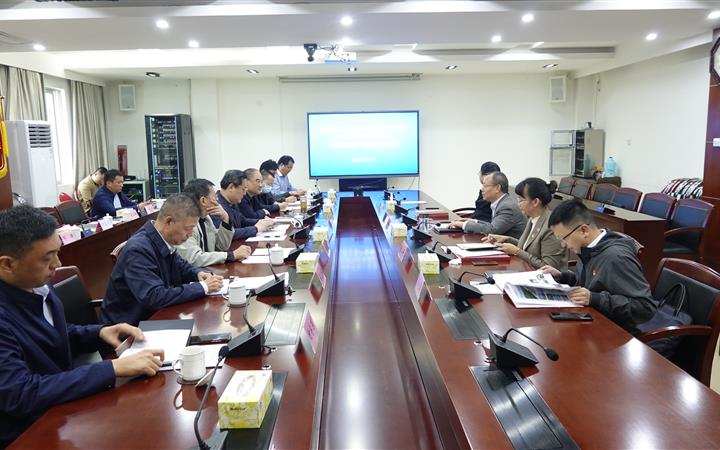 金城公司 中鐵海南總部 聯(lián)合資產與定安縣委縣政府探討安居房建設